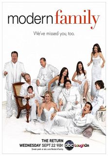 //assets.deltapictures.it/images/Pctv/locandine/serie-tv/trailers/TRmodernfamily2.jpg