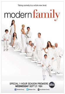 //assets.deltapictures.it/images/Pctv/locandine/serie-tv/trailers/TRmodernfamily3.jpg